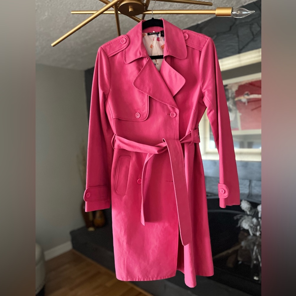 Barbie pink trench coat, like new! 🌤️🌦️🎀🛍️👛👚🌺🌸💗💖💞